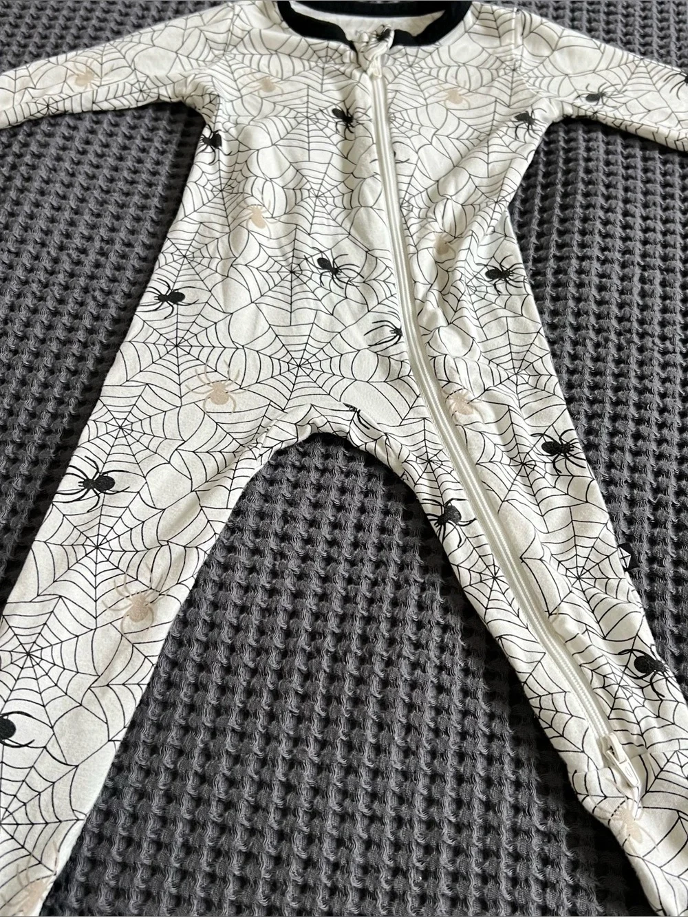 Kyte BABY Cream Spider Web Zip One-Piece with Black Trim Size 3/6 Months